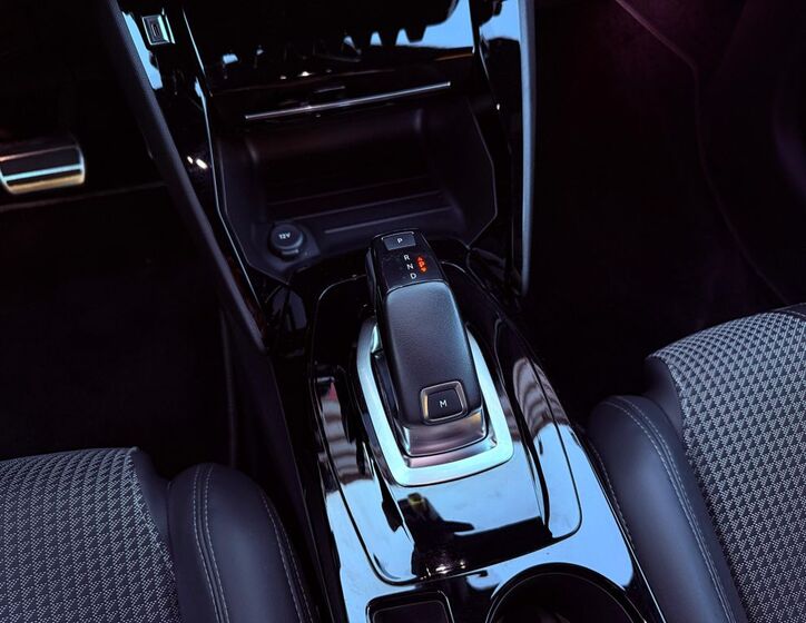 Peugeot 208 23