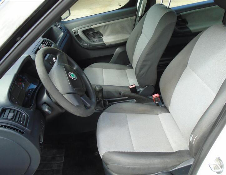 Škoda Roomster 10