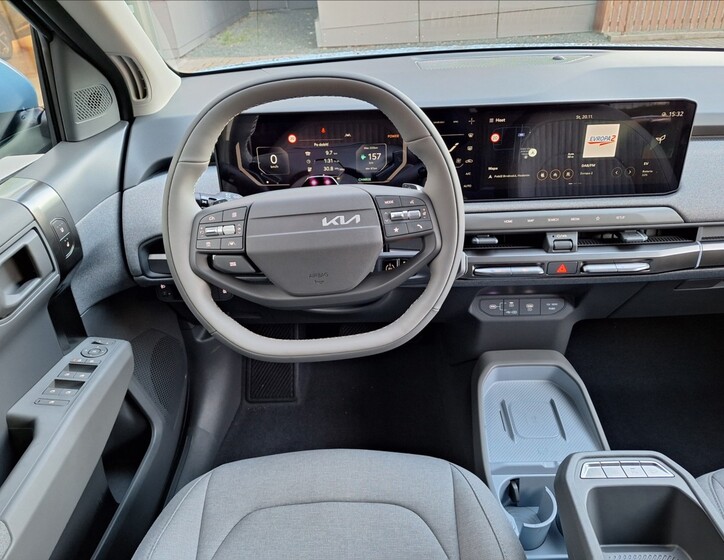 KIA EV3 8