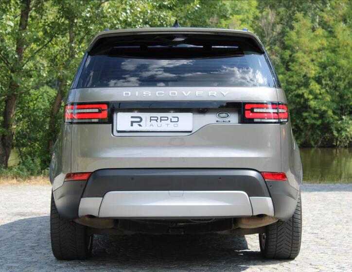 Land Rover Discovery 9