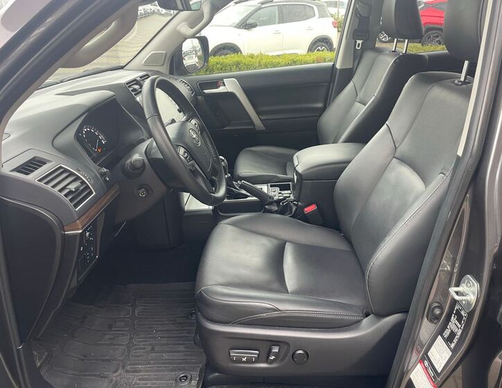Toyota Land Cruiser 11