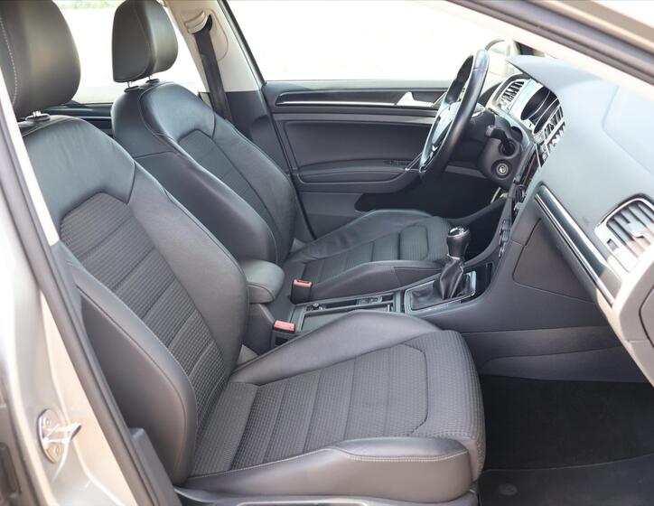 Volkswagen Golf 13