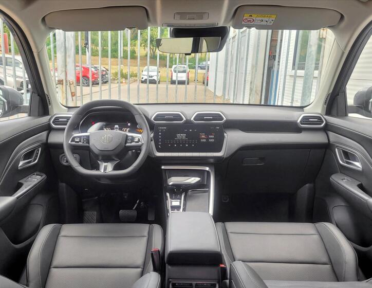 MG ZS 8