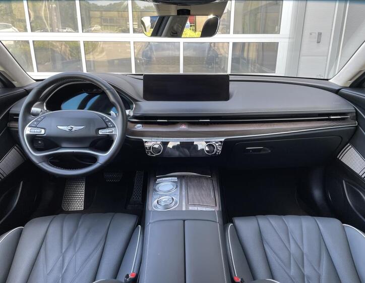 Hyundai Genesis 15