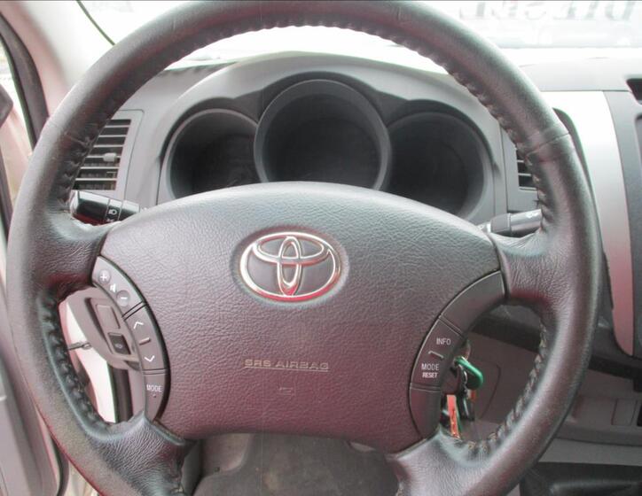 Toyota Hilux 17