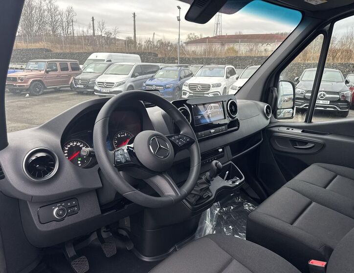 Mercedes-Benz Sprinter 9