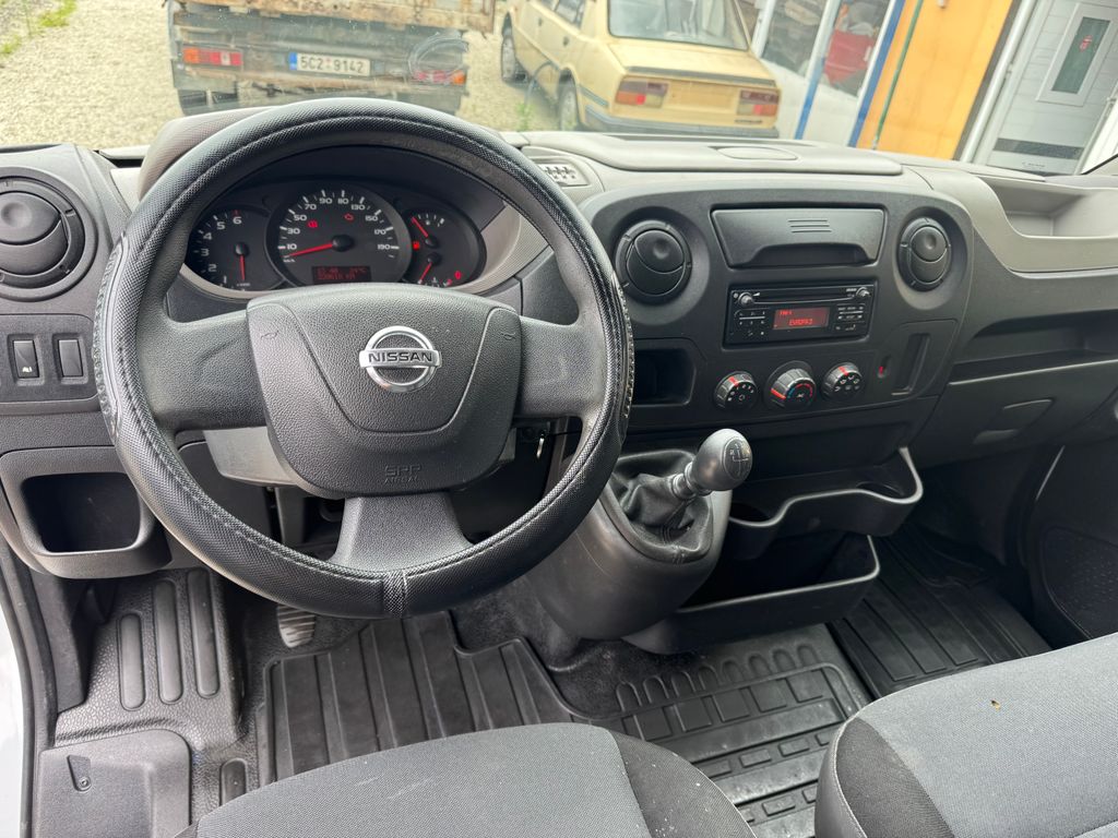 Nissan NV400