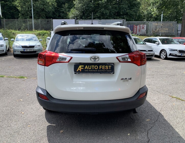 Toyota RAV4 6
