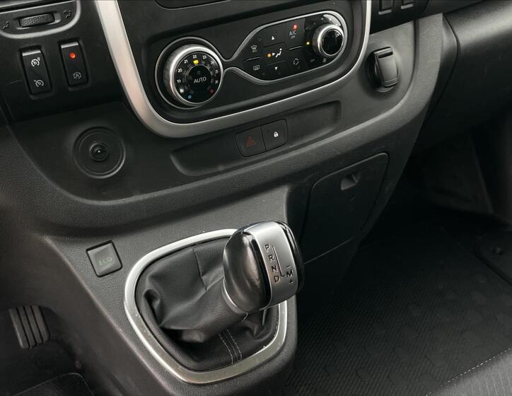 Renault Trafic 10