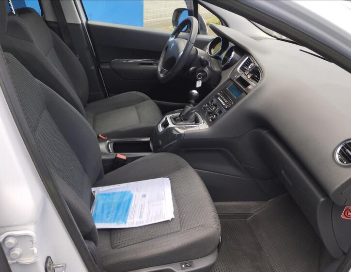 Peugeot 5008 8