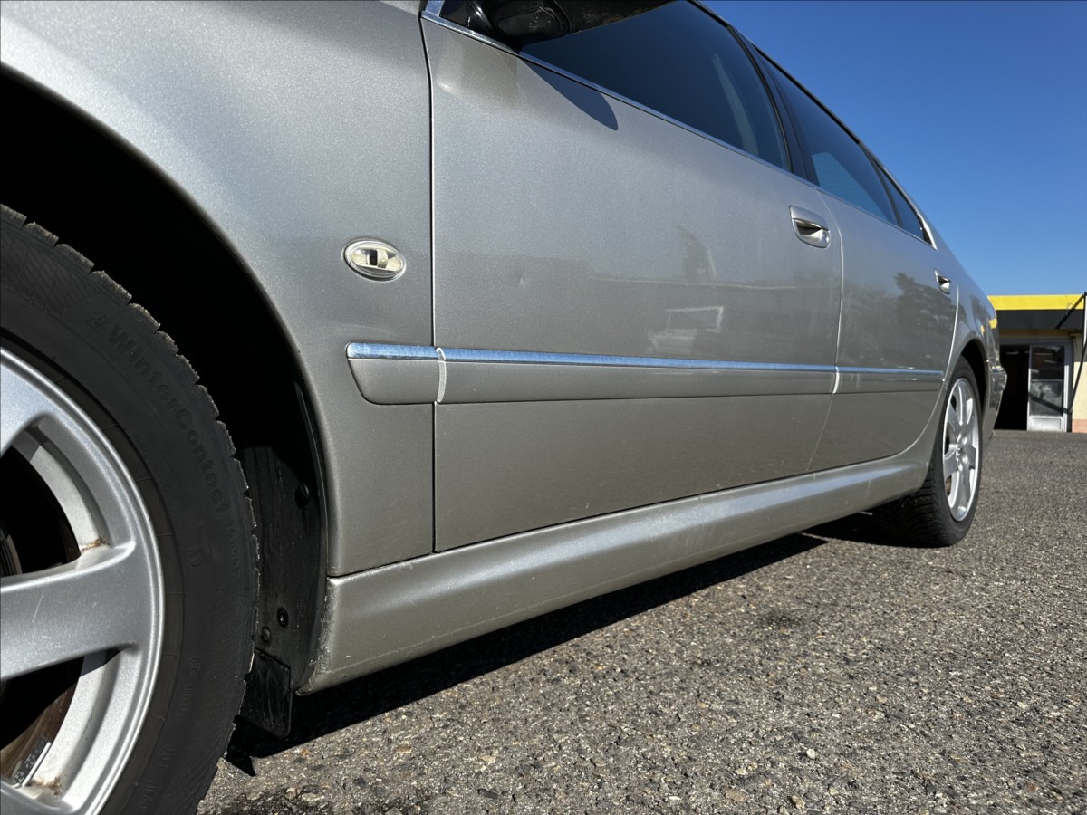 Peugeot 607