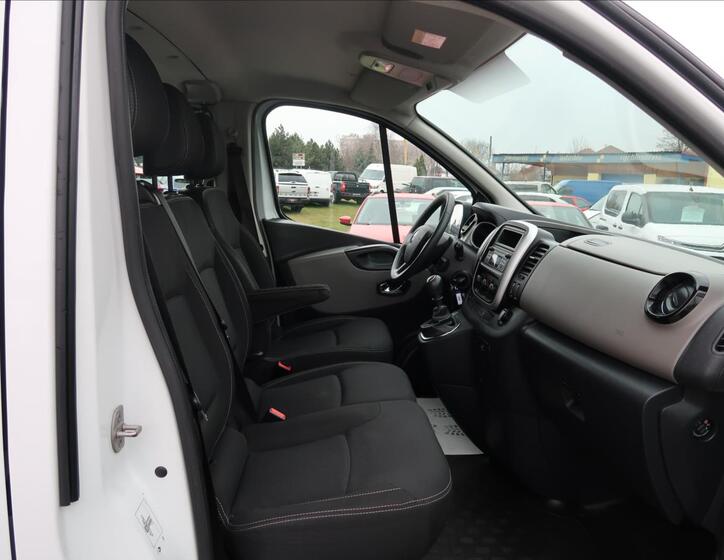 Renault Trafic 13