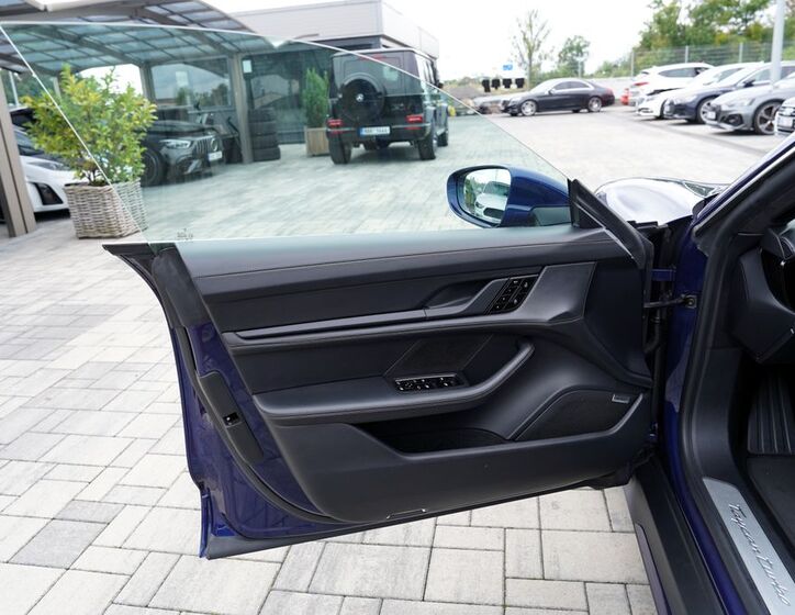 Porsche Taycan 16