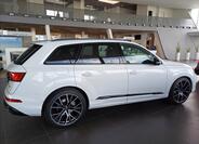 Audi Q7 4