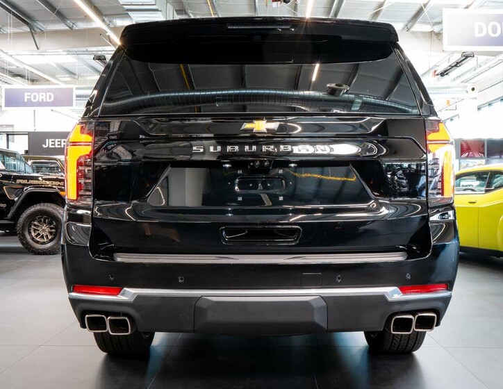 Chevrolet Suburban 4