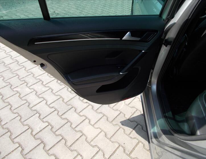 Volkswagen Golf 17