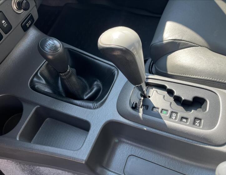 Toyota Hilux 16