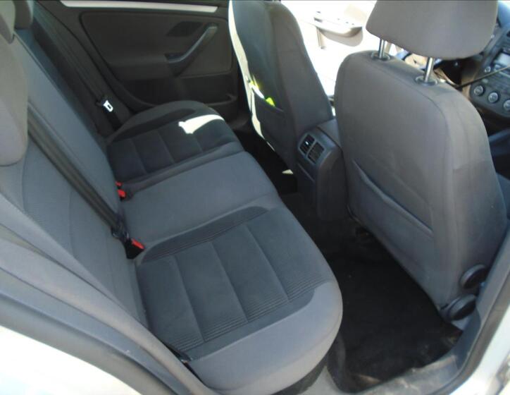 Volkswagen Golf 16