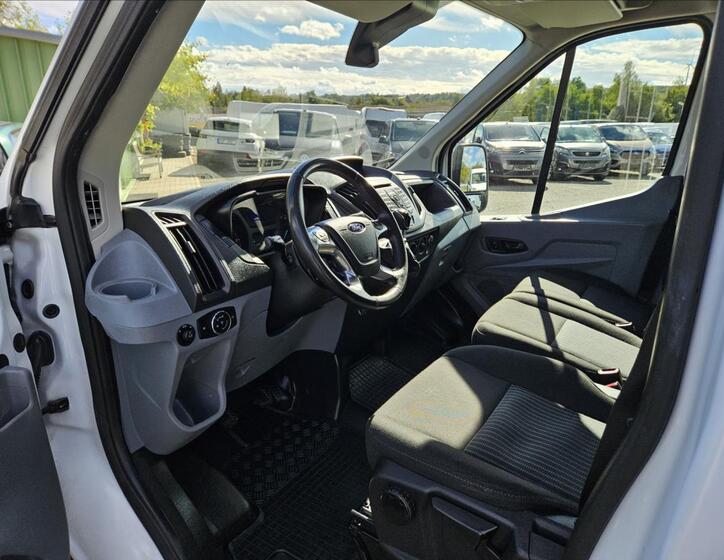 Ford Transit 8