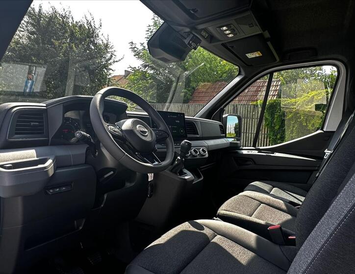 Nissan Interstar 10