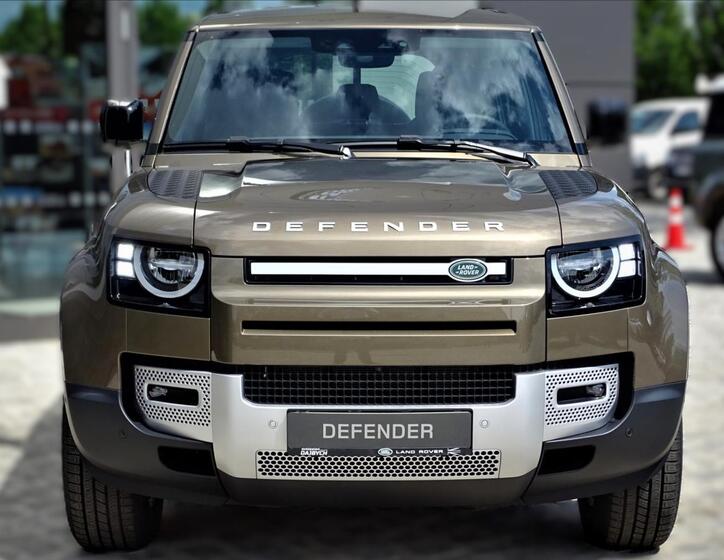 Land Rover Defender 5