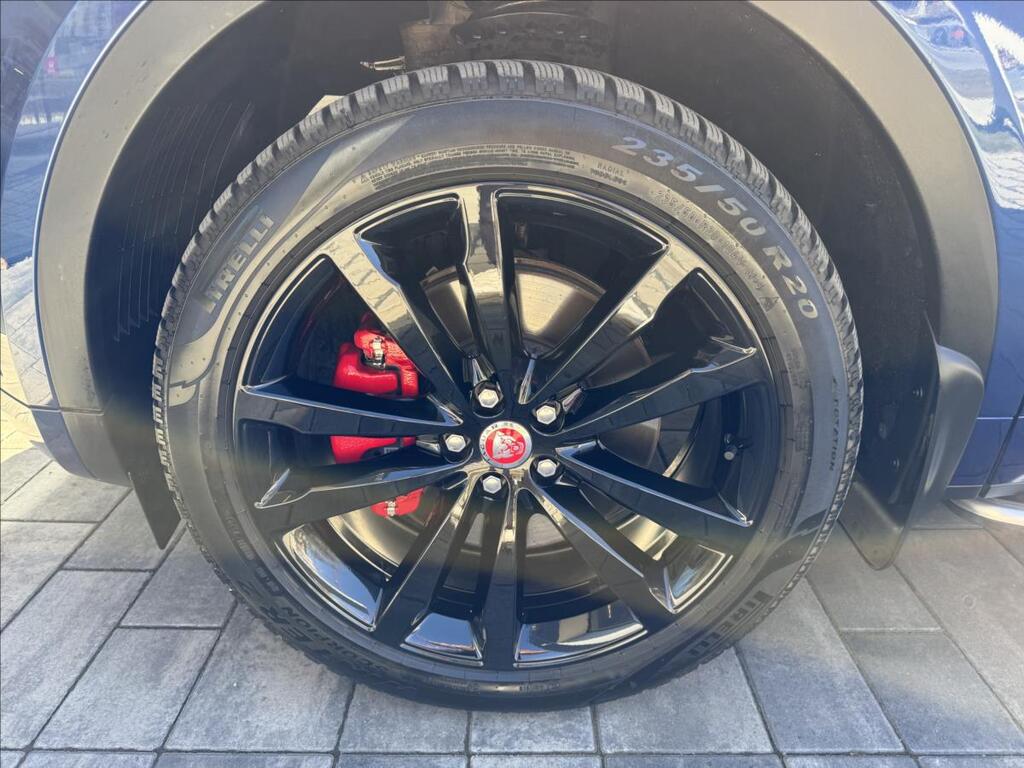Jaguar E-Pace 54