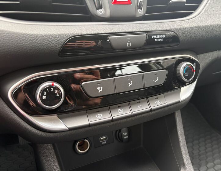 Hyundai i30 25