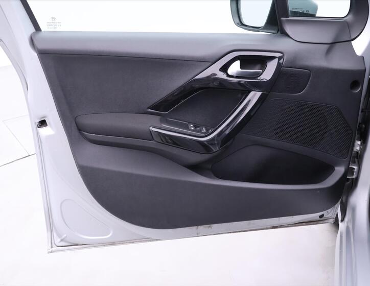Peugeot 208 11