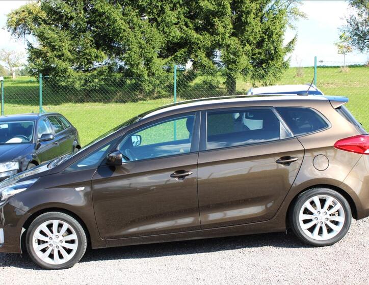 KIA Carens 10