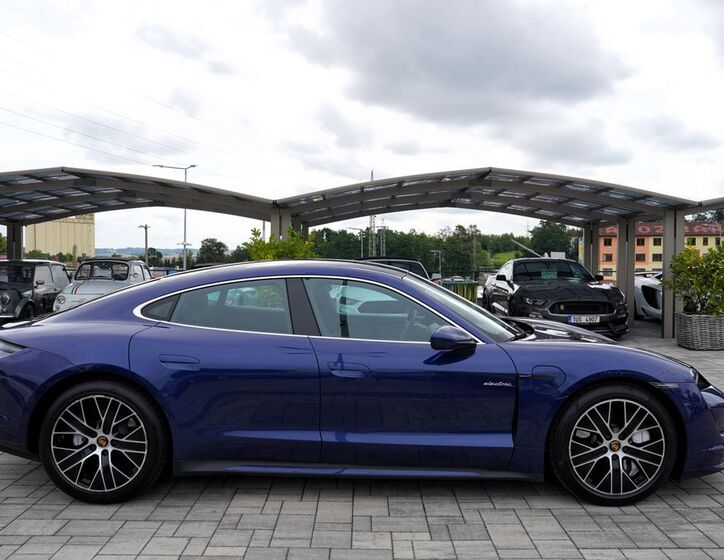 Porsche Taycan 7