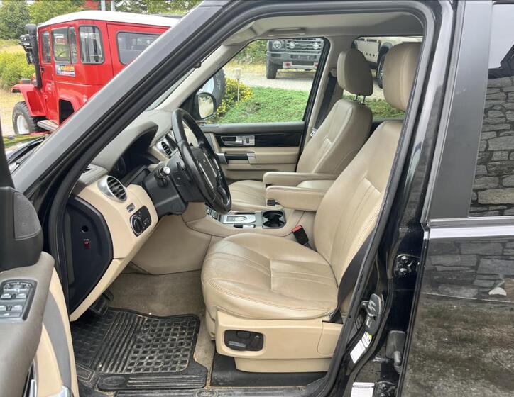 Land Rover Discovery 9