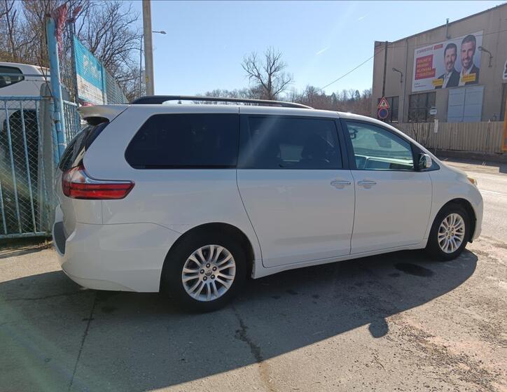 Toyota Sienna 13