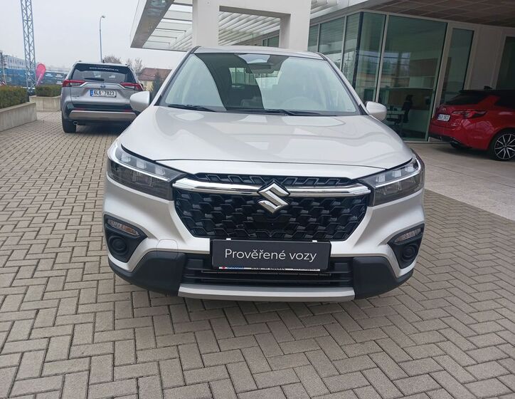 Suzuki S-Cross 8