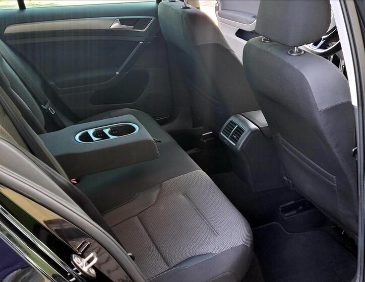 Volkswagen Golf 25