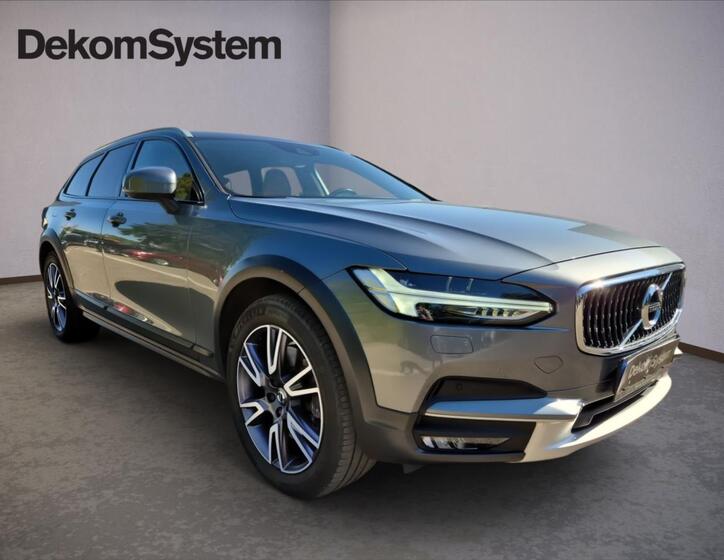 Volvo V90 2
