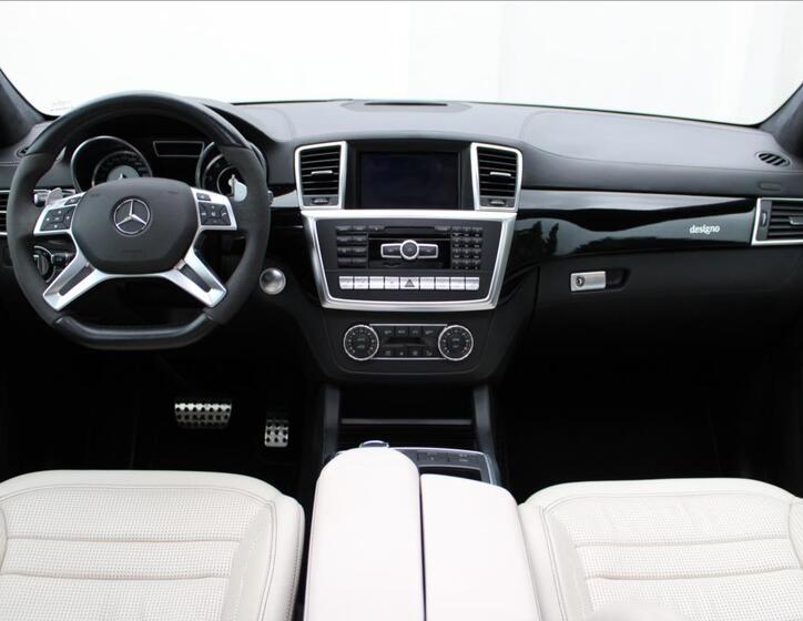 Mercedes-Benz Třídy M 25