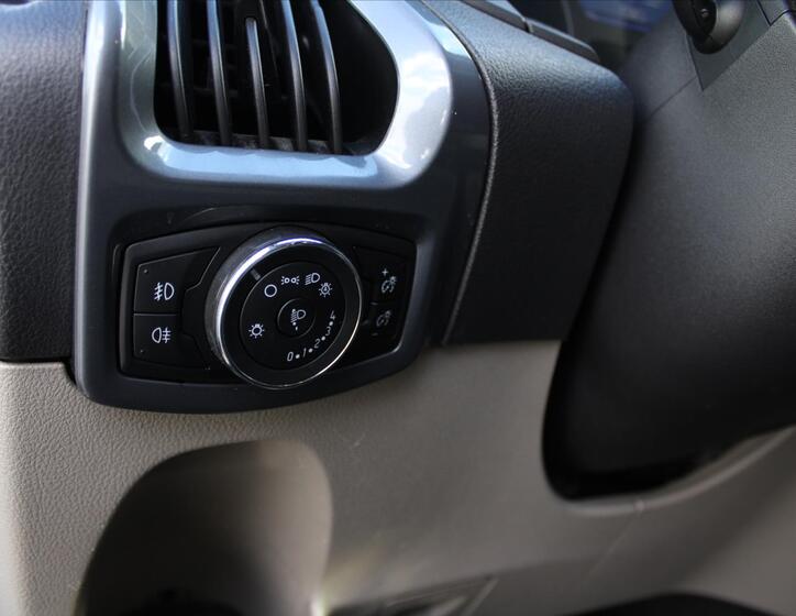 Ford Tourneo Custom 25