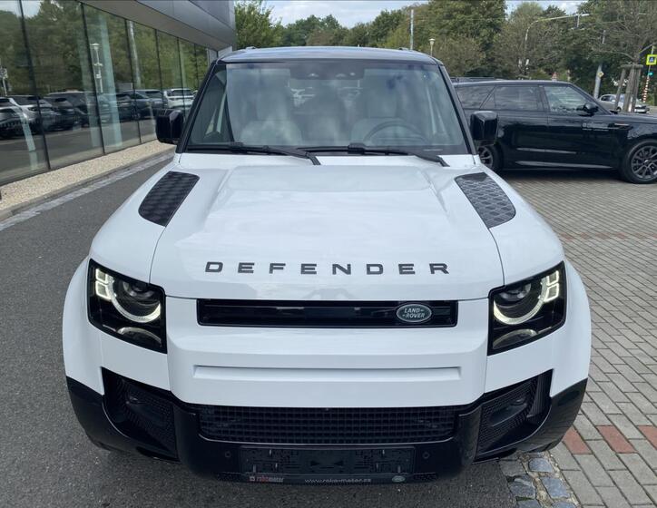 Land Rover Defender 3