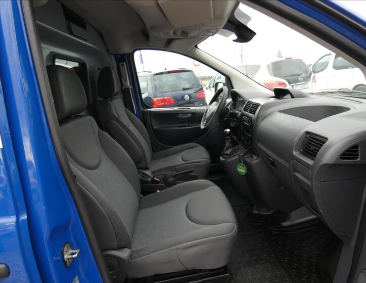 Toyota ProAce 9