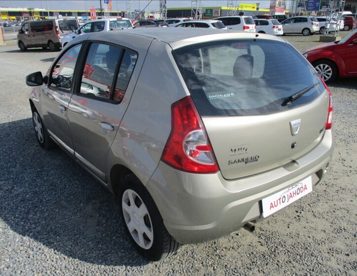 Dacia Sandero 8