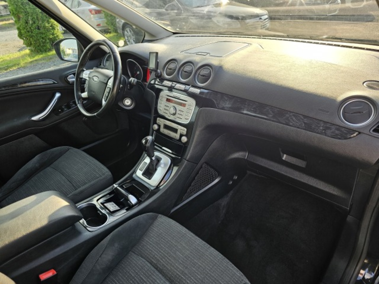 Ford Galaxy 18