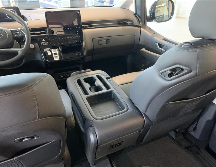 Hyundai Staria 16