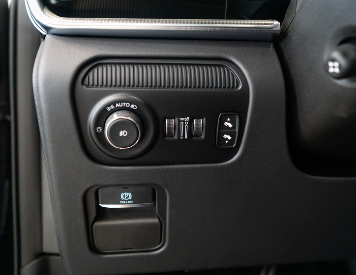 Jeep Grand Wagoneer 22