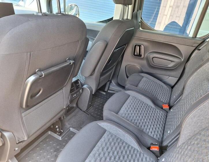 Peugeot Rifter 12