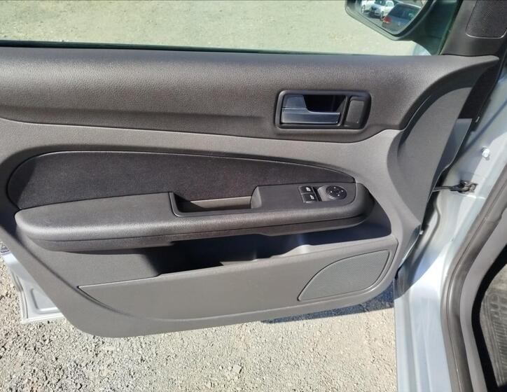Ford Focus 16