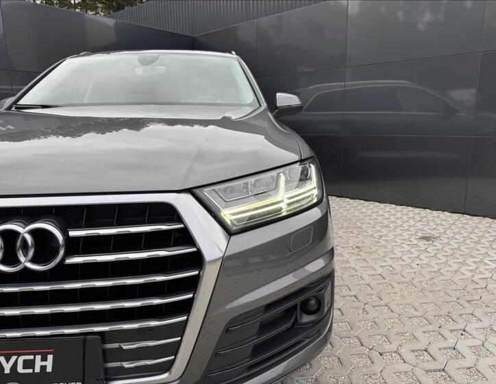 Audi Q7 24