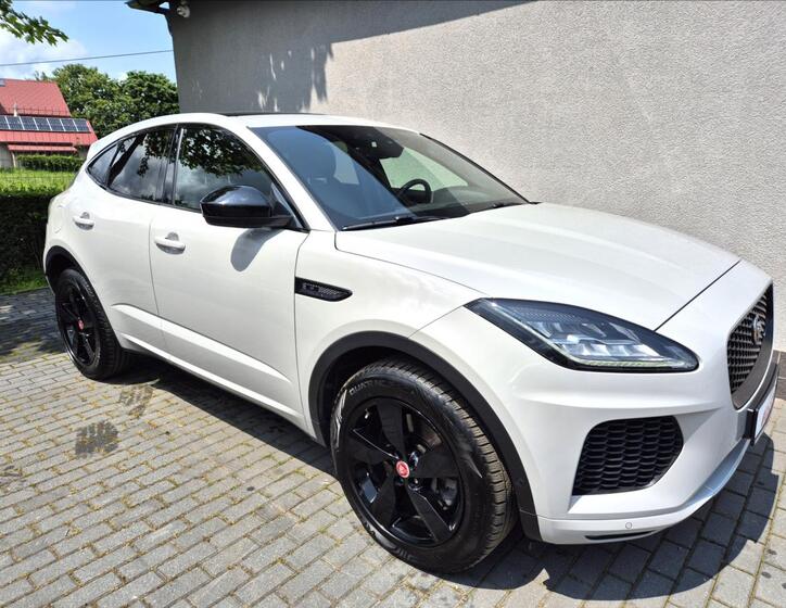 Jaguar E-Pace 10