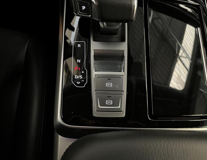 Audi Q8 19