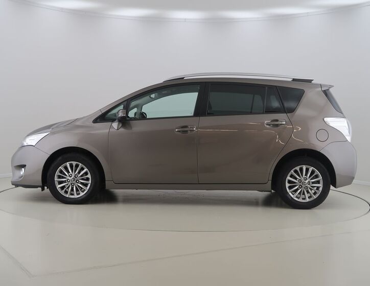 Toyota Verso 8