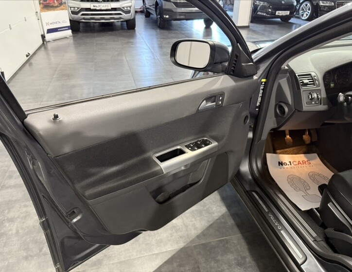 Volvo V50 6
